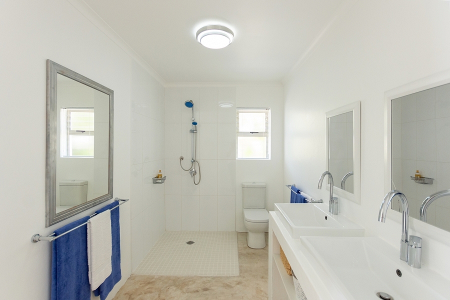 5 Bedroom Property for Sale in Golden Mile Western Cape